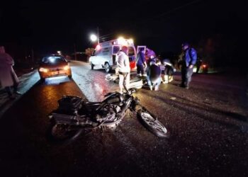 Motociclista choca contra vaca en el parque industrial