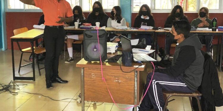 Imparte Dirección de Juventud Pláticas de Violencia de Género en Secundarias