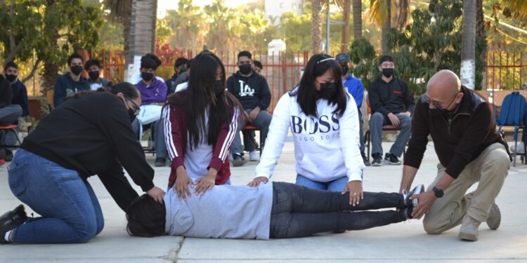 Imparte Protección Civil capacitaciones en el Telebachillerato de El Pescadero