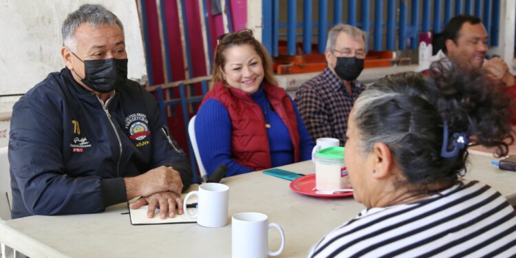 Inician diálogos con empleados municipales de los Mercados