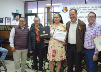 Reconoce Congreso 33 y 22 años de servicio de trabajadores