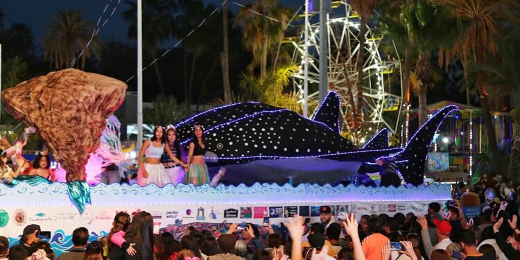 Participan mercados municipales en el Carnaval por primera vez