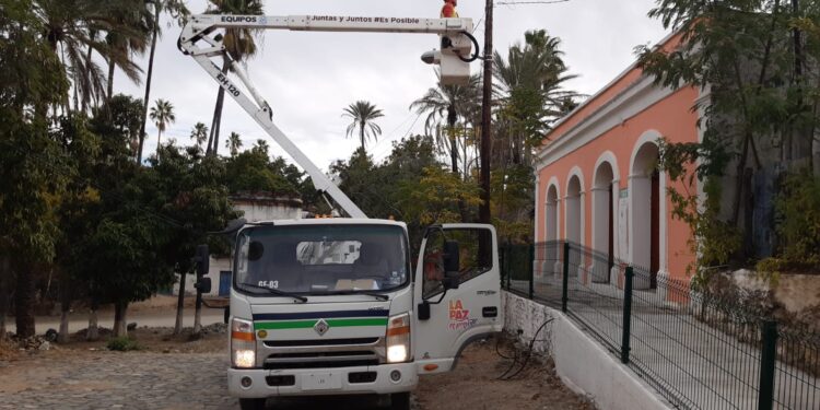 Rehabilita Servicios Públicos 50 luminarias en comunidades del municipio de La Paz