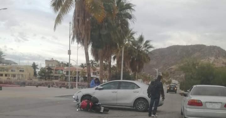 Accidente de tránsito tipo choque entre un vehículo y una motocicleta en carretera escénica a la altura del hotel Palmira