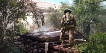 Al punto del medio día un incendio tuvo lugar en las bodegas abandonadas Aerocalifornia