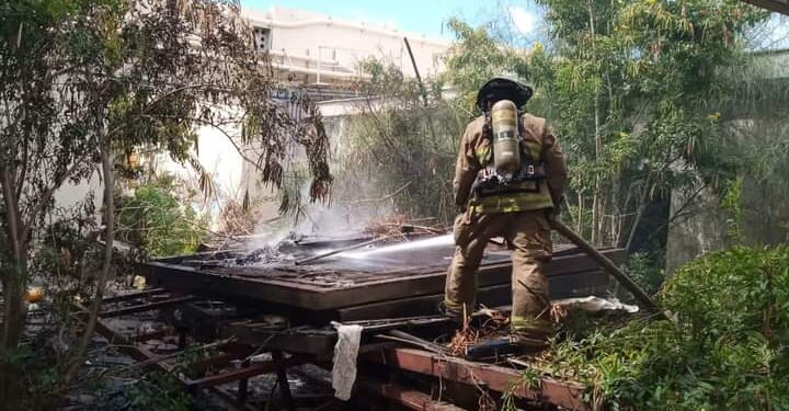 Al punto del medio día un incendio tuvo lugar en las bodegas abandonadas Aerocalifornia