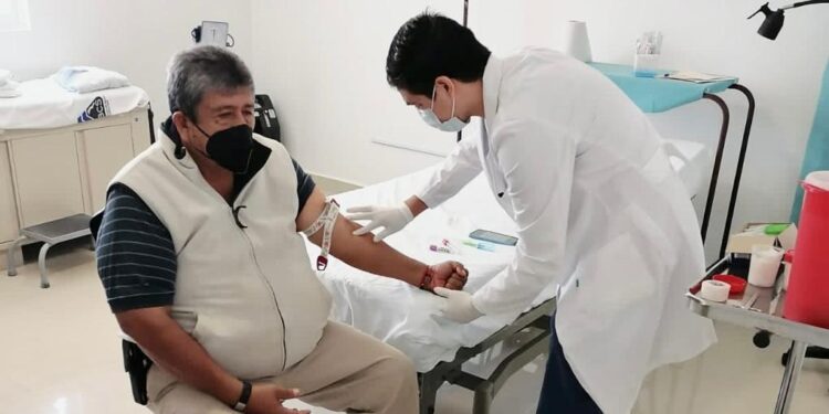 Inicia el Issste toma de muestras de laboratorio en unidades periféricas de Miraflores, Santiago y La Ribera, Baja California Sur