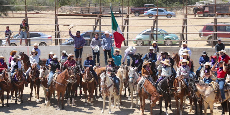 Para promover la equidad de género, el Gobierno de Los Cabos realiza la 1ra cabalgata en honor a la mujer