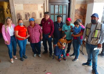 Servir con gran sentido humano es prioridad del alcalde Oscar Leggs Castro; entrega apoyos a las familias afectadas por el incendio en la colonia Ejidal en SJC