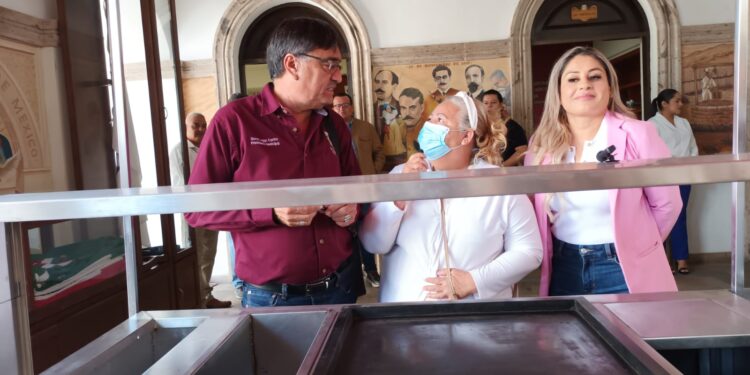 Ayudar a las personas que más lo necesitan es una tarea y trabajo permanente del alcalde de Los Cabos Oscar Leggs Castro