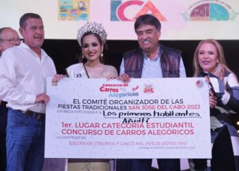 Concurso de Carros Alegóricos invade de alegría y color las calles del Centro de San José del Cabo