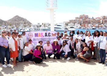 XIV Ayuntamiento de Los Cabos y Ola de Ayuda A.C. colaboran para ofrecer un paseo a mujeres por la Bahía de CSL