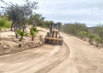 Equipo de Servicios Públicos continúa dando mantenimiento a los caminos de la zona rural de CSL