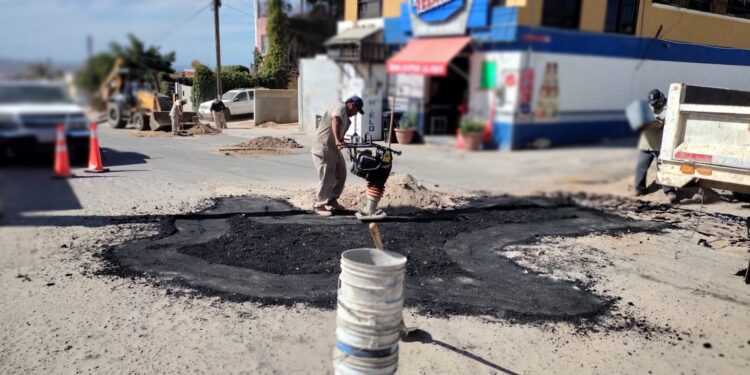 Con más de 850 baches rehabilitados, continúa la 4ta etapa del programa “Bacheo Tras Fuga” que promueve el OOMSAPAS Los Cabos