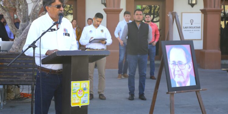 Encabeza alcalde Oscar Leggs Castro la conmemoración del XXXIV aniversario luctuoso del profesor Jesús Castro Agúndez; impulsor de la educación rural en BCS