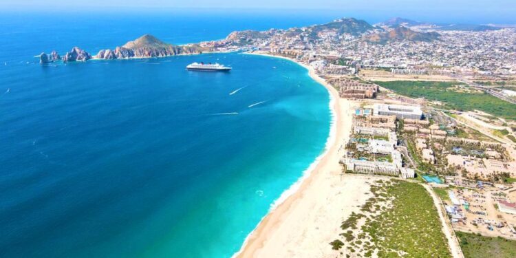 Autoridades locales se preparan para reforzar la seguridad en carreteras, centros recreativos y playas de Los Cabos
