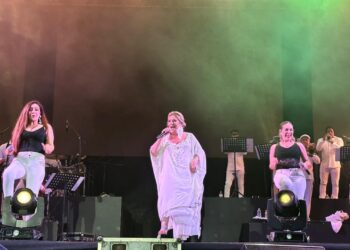 Con gran éxito Margarita la Diosa de la Cumbia puso al público a bailar y cantar en las Fiestas Tradicionales San José del Cabo 2023