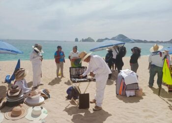 Promueve Zofemat Los Cabos acciones sobre concientización ambiental entre vendedores ambulantes en zonas de playa