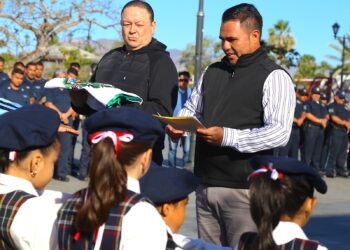 Con gran fervor concluyen los abanderamientos a instituciones educativas de Los Cabos