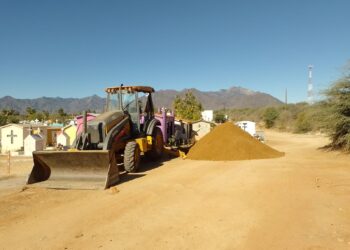 Continúa Servicios Públicos trabajos de limpieza y rehabilitación en vialidades de la zona rural