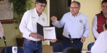 Recibe Gobierno Municipal Guía Consultiva del Desempeño Municipal 2022-2024 por parte de la UABCS