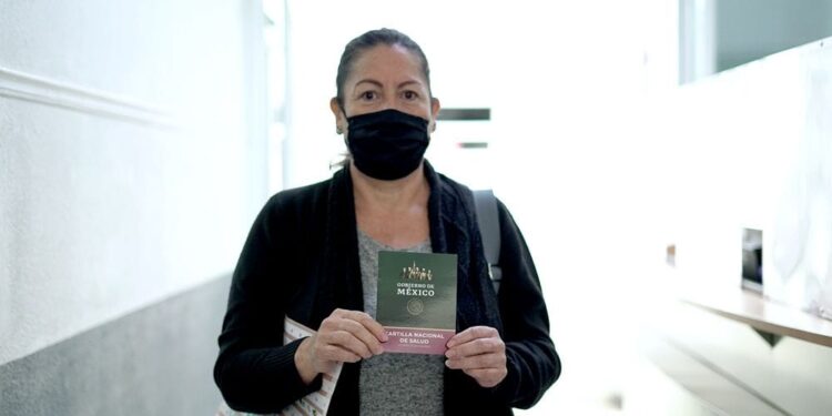 Informa IMSS que los derechohabientes pueden reimprimir carátula de Cartilla Nacional de Salud en caso de extravío