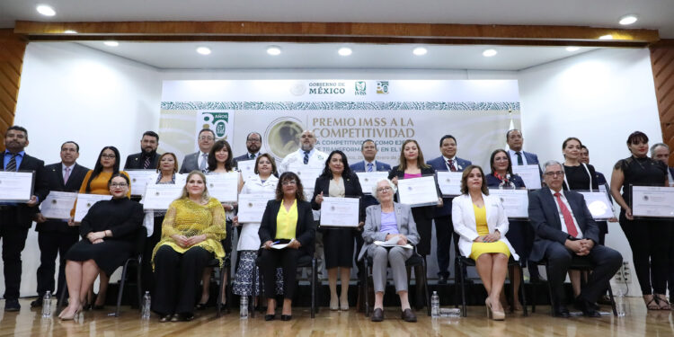 Entrega IMSS Premio a la Competitividad 2022 a unidades con excelencia y altos estándares de calidad