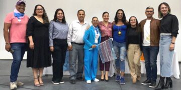 Asisten más de 800 personas a la conferencia de Kenya Cuevas