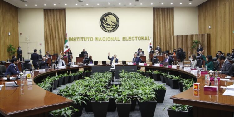 Aprueba INE incorporación del dato que reconozca a las personas no binarias en la Credencial para Votar