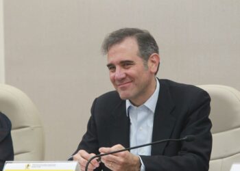 Llama Lorenzo Córdova a defender la democracia y no convertirse en cómplice de su erosión