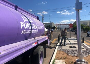 Con el programa Pipa Púrpura se riegan espacios públicos en La Paz