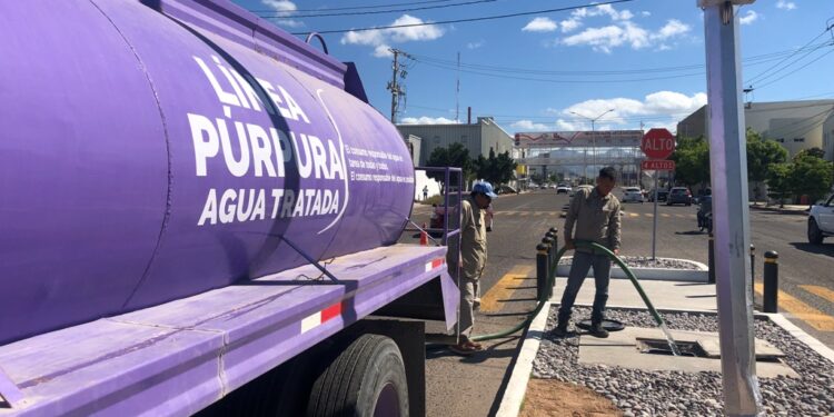 Con el programa Pipa Púrpura se riegan espacios públicos en La Paz