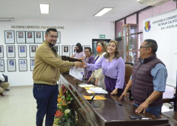 Reciben constancias de participación servidoras y servidores públicos del Congreso del Estado en materia de equidad e igualdad de género
