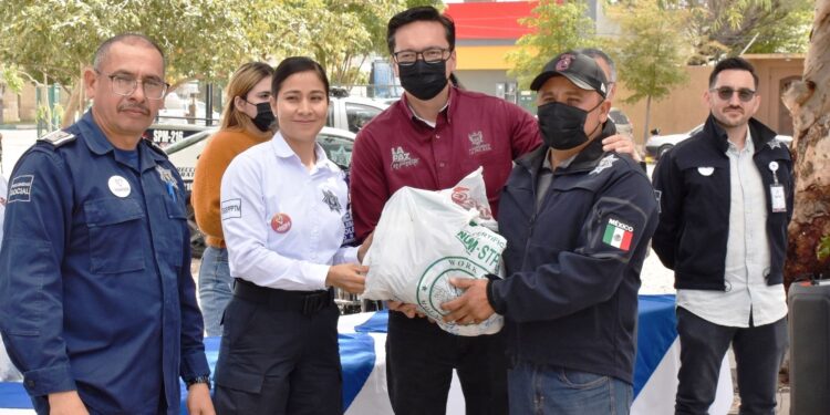Entrega Ayuntamiento uniformes a personal de Seguridad Pública