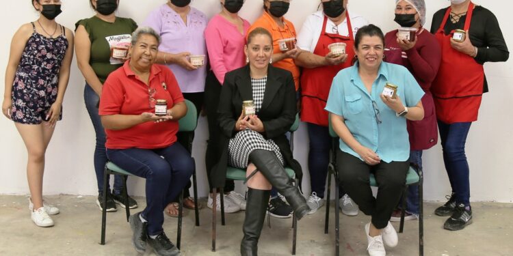 Exponen mujeres emprendedoras sus productos en eventos nacionales