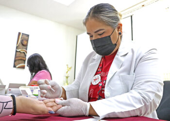 REALIZÓ SALUD ESTATAL JORNADA DE PRUEBAS DE HEPATITIS C EN OOMSAPAS LA PAZ