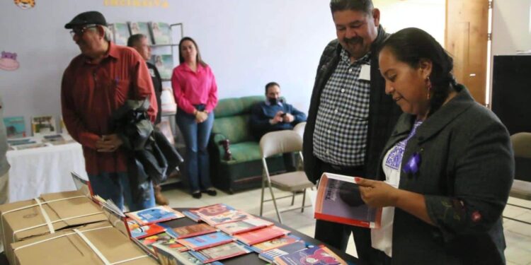 ISC ENTREGA ACERVO BIBLIOGRÁFICO EN CENTRO MUNICIPAL DE LAS ARTES