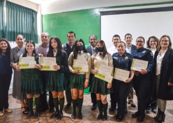 PREMIAN A GANADORES DEL CONCURSO ESTATAL YO NO DOY LIKE AL CIBERBULLYING