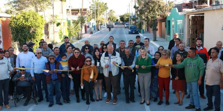 ENTREGA GOBERNADOR VCC, OBRA DE PAVIMENTACIÓN EN LA PAZ