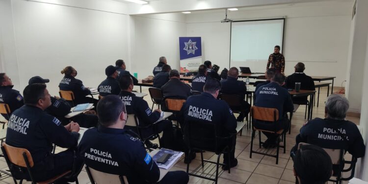 IMPARTE COMISIÓN ESTATAL DE TRATA, CURSO PARA A POLICÍAS MUNICIPALES