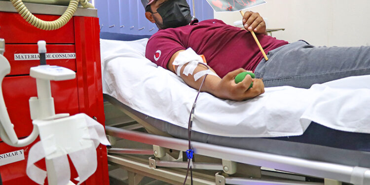 CENTRO ESTATAL DE TRANSFUSIÓN SANGUÍNEA REFUERZA SU ABASTO CON APOYO DE UNIVERSITARIOS