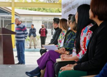 AYUDARÁ A CERRAR LA BRECHA DIGITAL PARA ADULTOS MAYORES EL CENTRO INAUGURADO EN EL CDC DE LA COL. LOMA LINDA