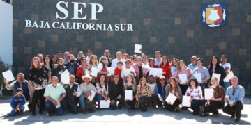 ENTREGA GOBERNADOR VCC, PLAZAS E INTERINATOS A TRABAJADORES DE LA EDUCACIÓN