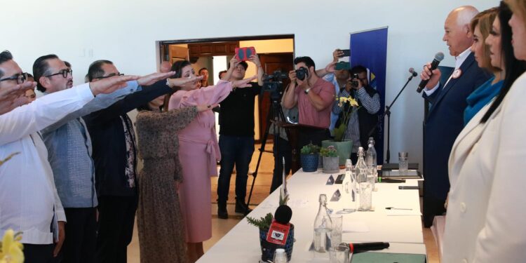 TOMA PROTESTA GOBERNADOR VCC A&nbsp; COLEGIO DE NOTARIOS PÚBLICOS DE BCS