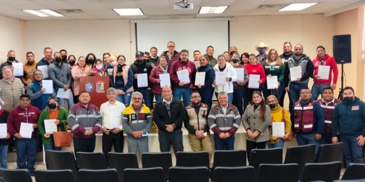 CAPACITA PROTECCIÓN CIVIL A VOLUNTARIOS Y PERSONAL DE SERVICIOS DE ESCUELAS EN MULEGÉ