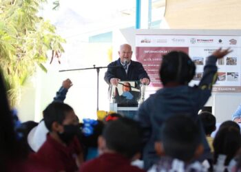 Devela Gobernador Víctor Castro nombre de dos escuelas y obras en SJC