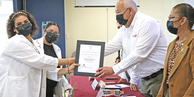 ENTREGÓ GOBERNADOR ACREDITACIONES EN CALIDAD DE 47 UNIDADES MÉDICAS ESTATALES&nbsp;