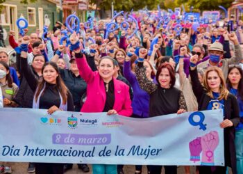 MARCHAN EN MULEGÉ POR EL DÍA INTERNACIONAL DE LA MUJER