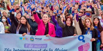 MARCHAN EN MULEGÉ POR EL DÍA INTERNACIONAL DE LA MUJER