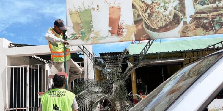 Realiza Ayuntamiento liberación de la vía pública en bulevar Pino Pallas